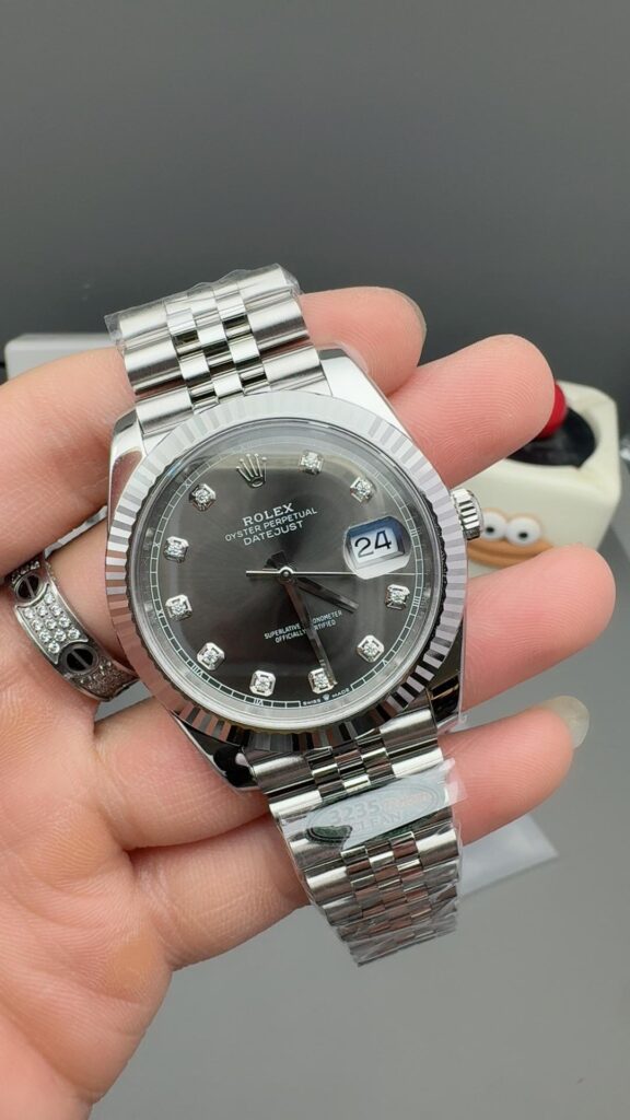 Elegance Date · Grey